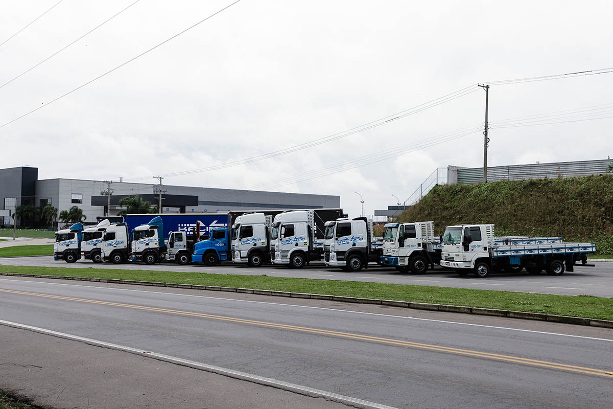 Frota de caminhões Kalinca Transportes